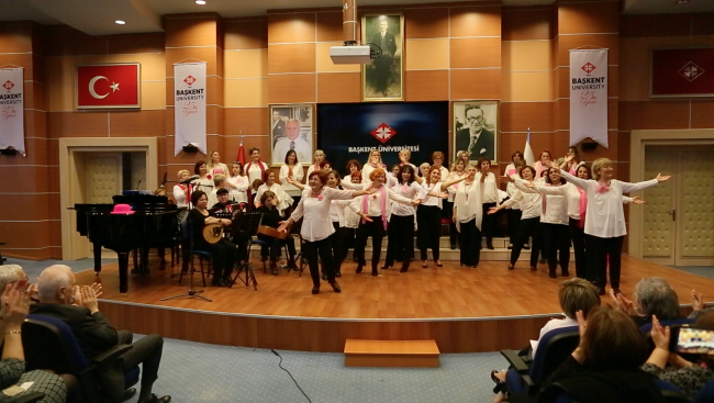 Kanseri müzikle yenen kadınların öyküsü